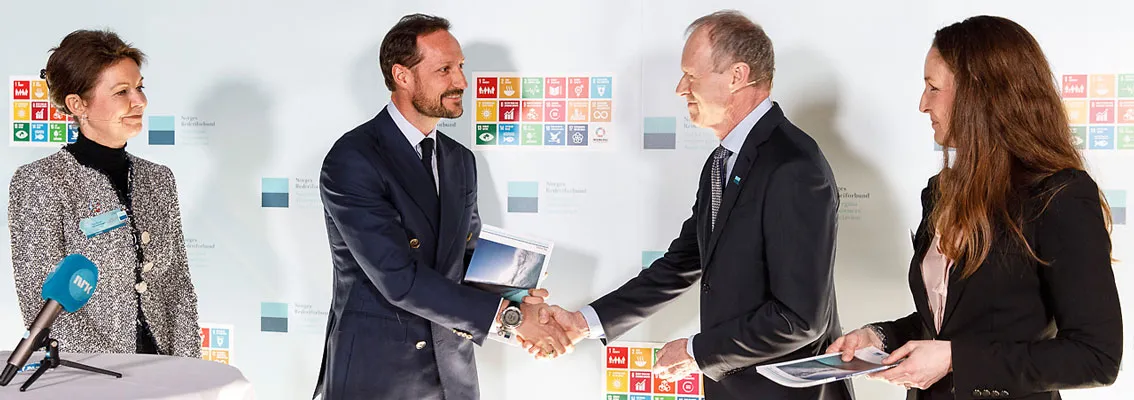 Rapporten «Sustainable Development Goals: Exploring Maritime Opportunities», utarbeidet av DNV GL for Norges Rederiforbund, ble ble overlevert til H.K.H. Kronprins Haakon og Lise Kingo, administrerende direktør i FNs Global Compact under en seremoni i Oslo 28. mars 2017. 