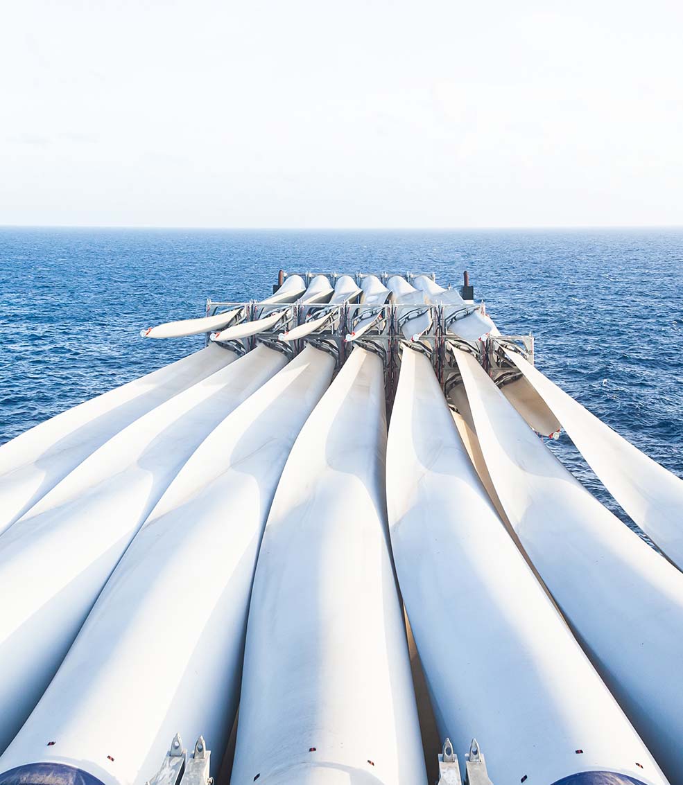 M1_MPV_Bul_493_wind_turbine_blades_on_a_transport_ship.jpg