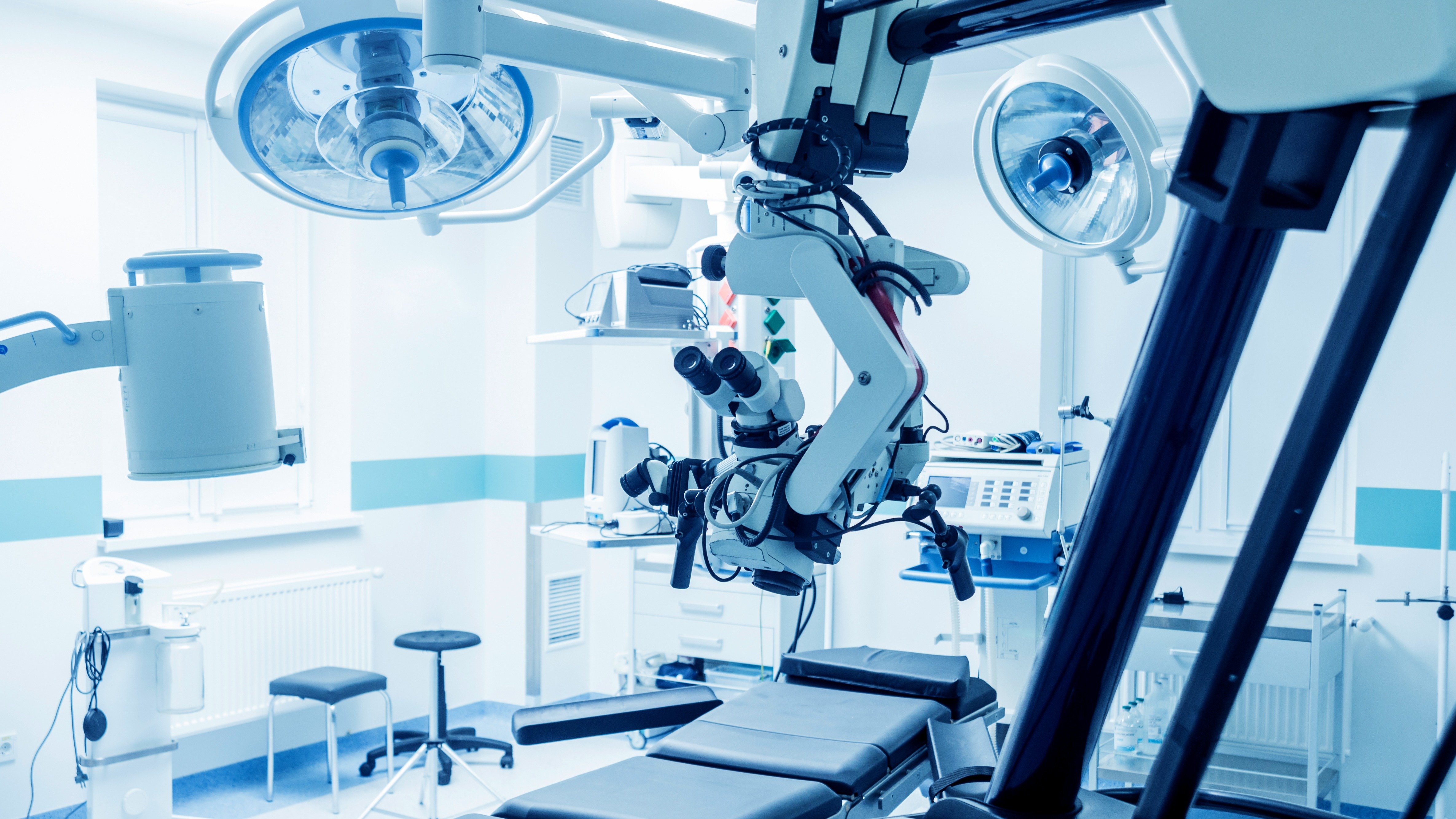 Medical equipment and advanced diagnostic machinery inside a modern laboratory, representing DNV’s product assurance and certification services for medical and industrial devices.
