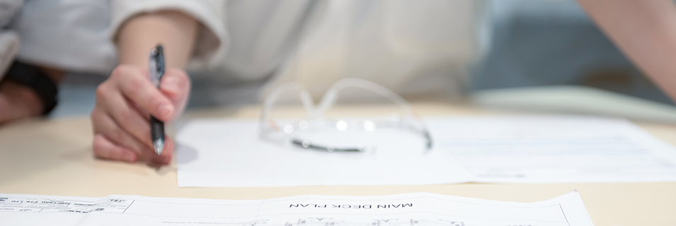 Hand, pen and scheme