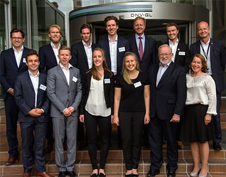 DNV GL sommerprosjekt 2016 - gruppebilde med studenter og representanter fra DNV GL